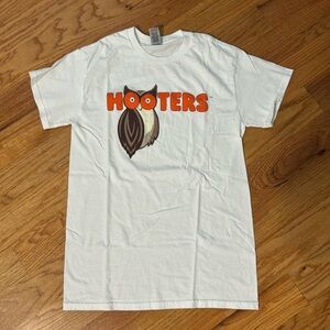 Men’s Hooters White T-Shirt Short Sleeve Like New szS Gildan Cotton